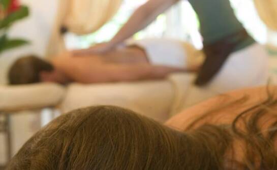 Masaż Lomi Lomi – tradycyjna technika relaksu i jej wpływ na samopoczucie