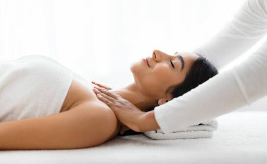 Masaż relaksacyjny – techniki, korzyści i wpływ na dobre samopoczucie