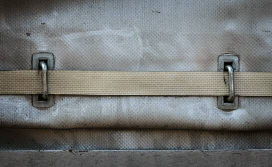 Tytanowa klamra na wrastające paznokcie – działanie, efekty i wskazania