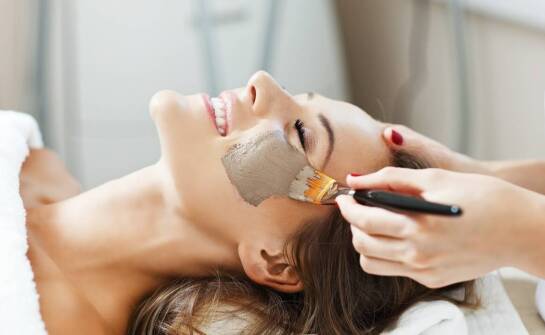 Zabiegi kosmetyczne poprawiające wygląd i samopoczucie – przegląd metod