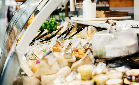 Jak wybierane są najlepsze sery? Procesy produkcji i oferta hurtowni