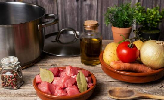 Włoskie wędliny dojrzewające – rodzaje, smaki i ciekawostki na start