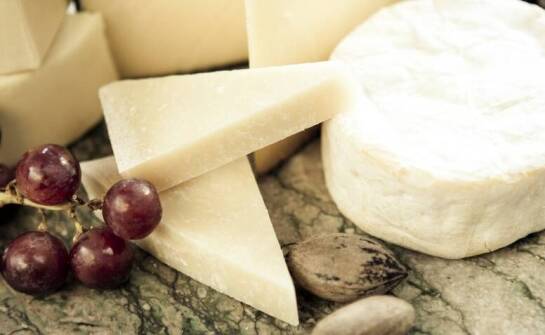 Ser dojrzewający Caciocavallo – historia, smak i zastosowanie w kuchni