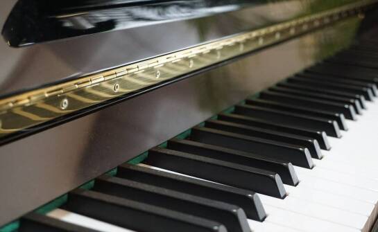 Ceny używanych fortepianów – co warto wiedzieć przed zakupem i serwisem