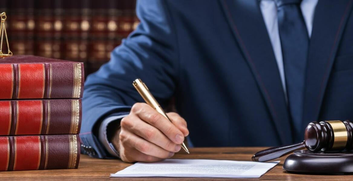 Jak wybrać radcę prawnego do spraw cywilnych, rodzinnych i gospodarczych