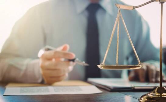 Zakres usług prawniczych – kiedy skorzystać z pomocy prawnika?