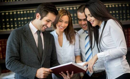 Jak skutecznie korzystać z pomocy prawnika w codziennych problemach prawnych