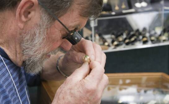 Najpopularniejsze rodzaje biżuterii – co warto wiedzieć przed zakupem