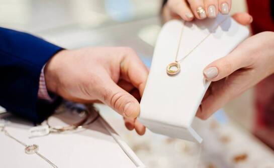 Sekrety biżuterii – jak rozpoznać jakość, styl i ponadczasowy design
