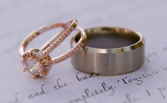 Symbolika obrączek – tradycje, znaczenie i ciekawostki o ślubnych pierścionkach