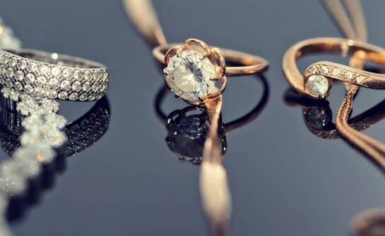 Najpiękniejsze pierścionki zaręczynowe – historia, tradycje i inspiracje