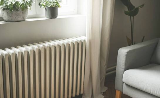 Jak wybrać grzejniki do domu i mieszkania? Przegląd najważniejszych opcji