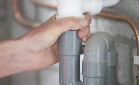 Najczęstsze problemy z wodą w domu i skuteczne sposoby ich rozwiązania