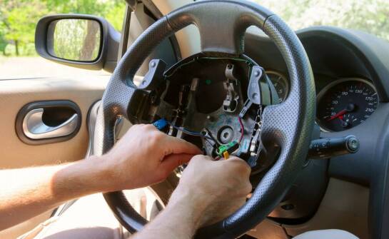 Regeneracja przekładni kierowniczej – kiedy i dlaczego warto się zdecydować