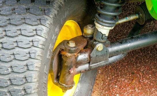 Awaria pompy wspomagania – skutki, możliwe naprawy i koszty usunięcia usterek