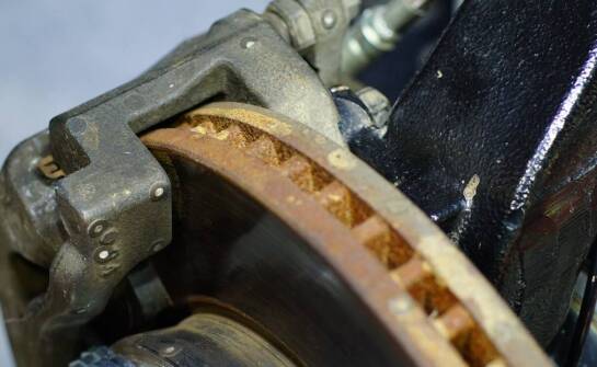 Najczęstsze błędy prowadzące do awarii układu wspomagania kierownicy