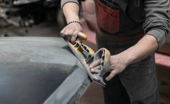 Blacharstwo i naprawy samochodowe – co warto wiedzieć przed wizytą w warsztacie