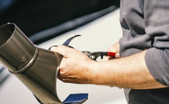 Jak przebiega naprawa blacharska auta i kiedy warto ją rozważyć