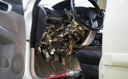 Problemy z elektryką w samochodzie – przyczyny, objawy i możliwe rozwiązania