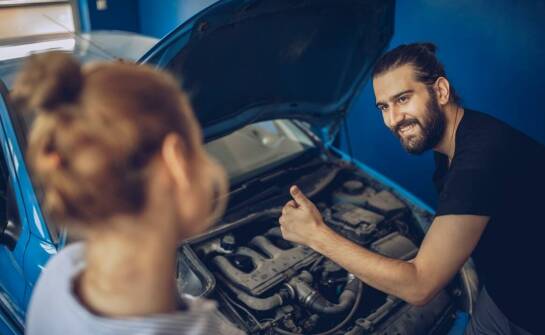 Jak rozpoznać dobrego mechanika samochodowego i na co zwrócić uwagę