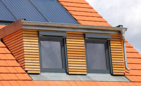Trzyszybowe okna dachowe – energooszczędność i komfort w nowym świetle