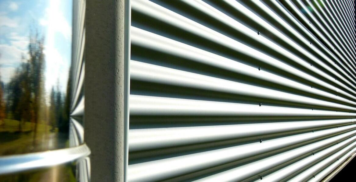 Rolety zewnętrzne do okien dachowych Velux – skuteczna ochrona i komfort