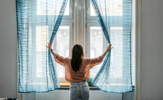 Markizy do okien dachowych Velux – skuteczna ochrona przed słońcem i upałem