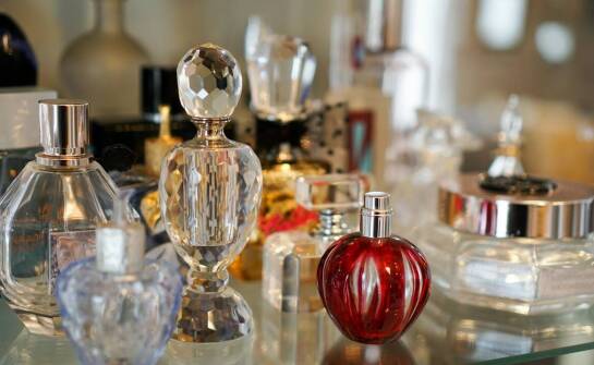 Perfumy włoskie – charakterystyczne nuty zapachowe i inspiracje z Italii