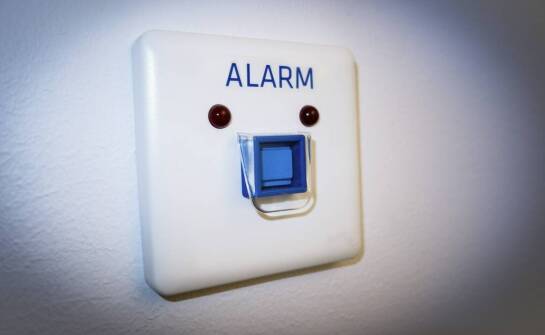Instalacje alarmowe – jak działają i jakie zapewniają bezpieczeństwo