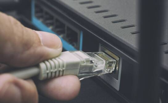 Podstawy instalacji sieci komputerowych – najważniejsze informacje i zastosowania