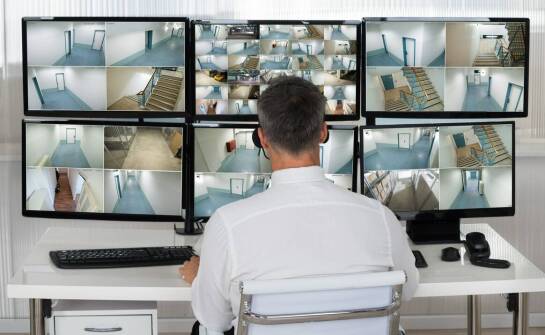 Jak przebiega instalacja monitoringu oraz jakie możliwości oferują systemy