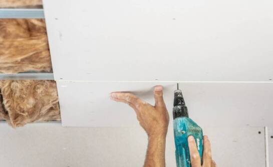 Klamry do montażu paneli – zastosowanie, rodzaje i najważniejsze zalety