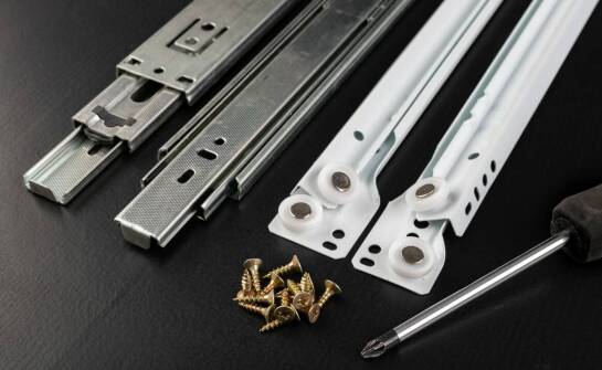 Metalowe klipsy do montażu paneli – zastosowanie w praktyce i korzyści