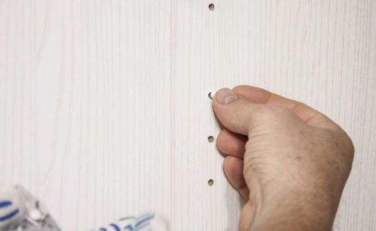 Kołki szybkiego montażu – kiedy warto po nie sięgnąć i jak działają?