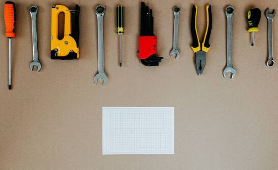 Samodzielne mocowanie paneli ściennych – najważniejsze zasady i etapy montażu