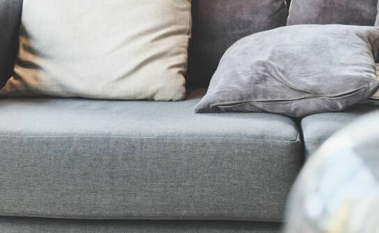 Kanapa z funkcją spania - jakie są jej zalety?