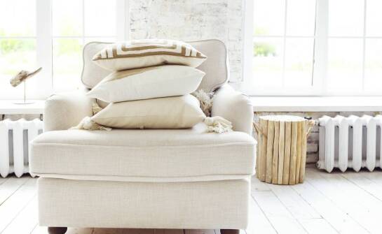 Meble tapicerowane – jak pielęgnować, by cieszyć się trwałością i wygodą