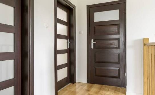 Jakie czynniki wziąć pod uwagę przy wyborze drzwi wewnętrznych do domu?