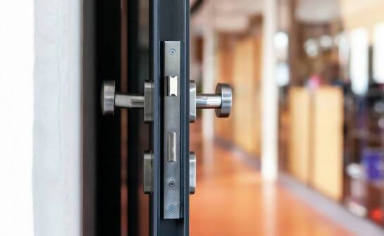 Drzwi do domu i mieszkania – jak dopasować rozwiązanie do swoich potrzeb