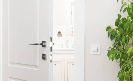 Drzwi do łazienki - co warto o nich wiedzieć?