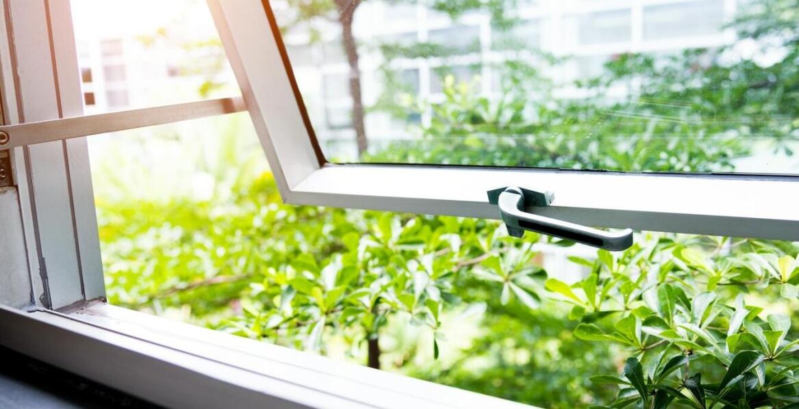 Jakie okna wybrać do mieszkania? Kluczowe cechy i praktyczne wskazówki