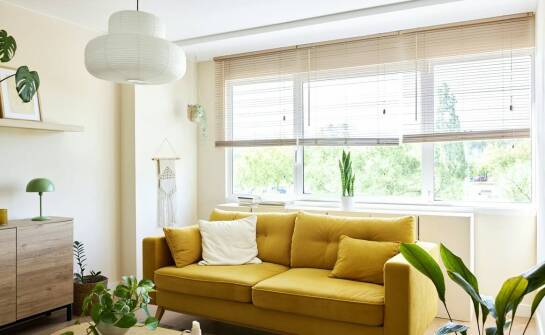 Rolety w aranżacji wnętrz – praktyczne zastosowania i modne inspiracje
