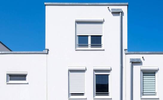 Nowoczesne rozwiązania okienne – komfort, oszczędność i estetyka w domu