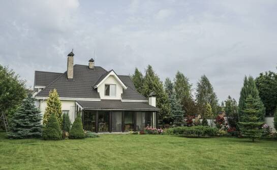 Czym kierować się przy tworzeniu projektu domu na wsi?