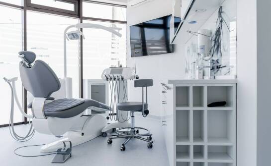 Kluczowe aspekty projektu kliniki stomatologicznej – funkcjonalność i estetyka