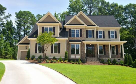 Najnowsze trendy i inspiracje w projektowaniu luksusowych rezydencji