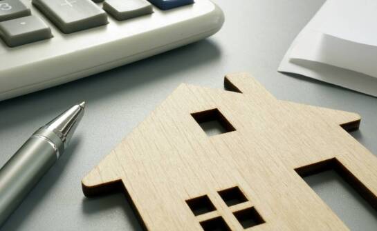 Izolacja pozioma – skuteczna ochrona fundamentów przed wilgocią i wodą