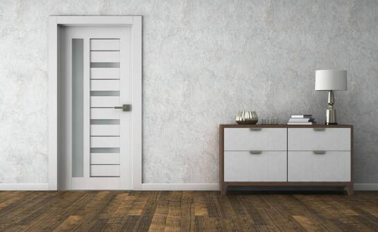 Drzwi pokojowe – najpopularniejsze materiały, wzory i opcje wykończenia