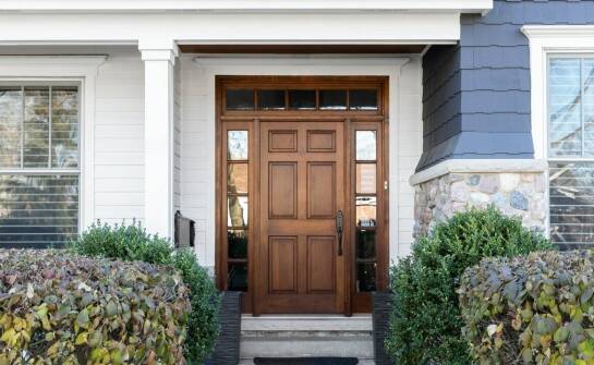 Drzwi wejściowe do mieszkania — funkcje, bezpieczeństwo i design w jednym