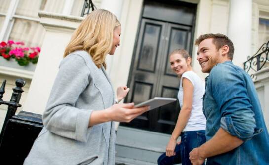 Jakie drzwi wejściowe sprawdzą się najlepiej w mieszkaniu? Porównanie opcji